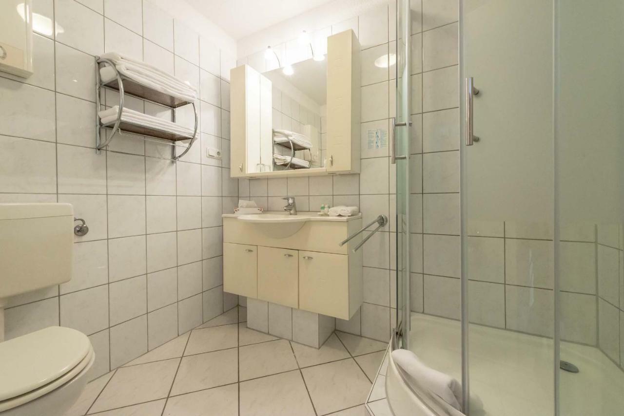 Boardinghouse Burgpark Hotell Hürth Exteriör bild